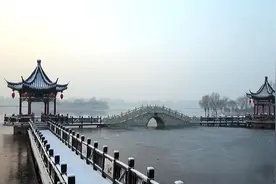 航拍雪后西双湖 水墨灰白别样美视频封面