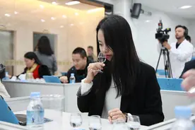视频｜品酒有何技巧？五招教你一口品出白酒质量视频封面