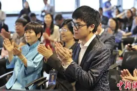 世界冠军七冠王柯洁：还最重的贷 做最年轻的王图片