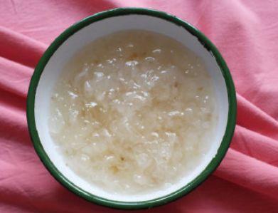 湿气重的人为啥不宜吃桃胶 2026年湿气重的人能吃桃胶吗