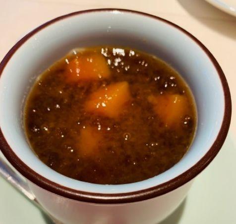 湿气重的人为啥不宜吃桃胶 2026年湿气重的人能吃桃胶吗