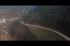七千公里返乡记｜穿越8省19市回川过年 路遇大雪封路目睹6次车祸视频封面