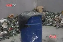 探访北京“发泄屋”：一天最多砸2000个酒瓶 只为宣泄“负能量”视频封面