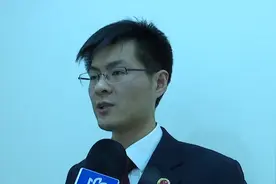 “隔夜酒”的威力！男子酒后第二天仍醉驾，喝酒后多久才能开车？视频封面