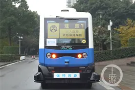 重庆第一台5G无人驾驶巴士亮相：没有驾驶员没有驾驶舱，连方向盘也没有！图片