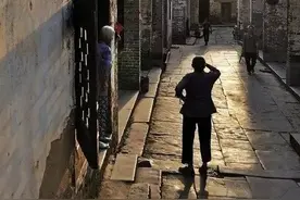 夜读丨世上唯一在等你的人图片