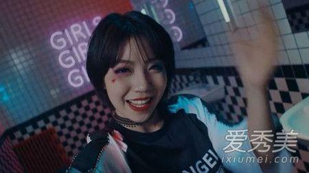 下坠Corki演唱的歌曲歌词（抖音喝醉后的梦里我往前你退后什么歌谁唱的 下坠falling完整歌词）