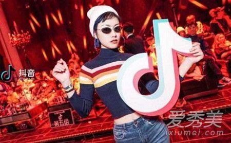抖音喝醉后的梦里我往前你退后什么歌谁唱的 下坠falling完整歌词