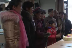 南京“癌友生日会”！他们“手挽手”共度难关视频封面