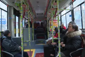 扶手“穿新衣” 公交暖人心视频封面