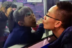 春运暖镜头｜暖哭了！这些有爱的瞬间视频封面
