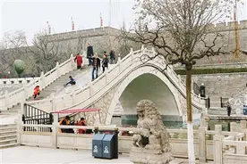环城西苑全天24小时开放 公厕也在夜间对外开放图片