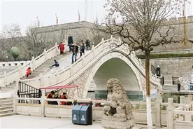 西安环城西苑全天24小时开放 公厕也在夜间对外开放图片
