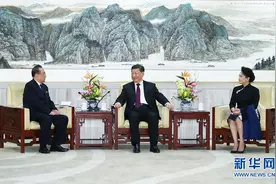 朝鲜友好艺术团访华演出在京举行 习近平和夫人观看图片
