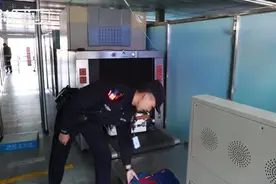 过安检时应该怎么放行李？铁警支招防丢包