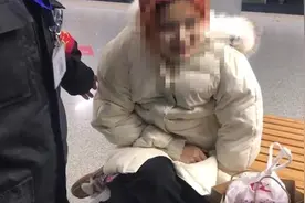 女子地铁站晕倒随后发现被拍：加美颜吗视频封面