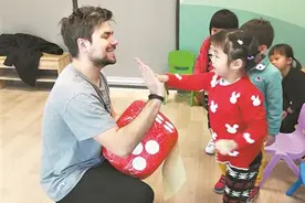 线上线下学英语哪个更有效？图片