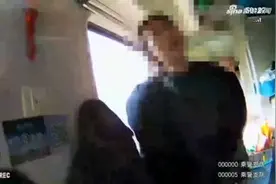 无座女乘客拒补票坐卧铺车厢 阻碍执法被拘6日视频封面