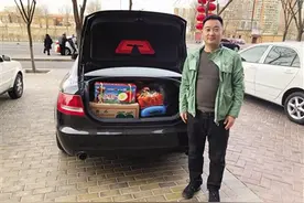 满满当当的后备箱载着对家人满满的爱图片