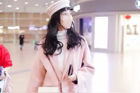 韩雪36岁了还少女感满满，穿粉色大衣配白色内搭，美得高级又减龄图片