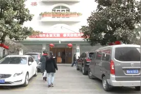 整形变毁容？爱美女孩打了一针玻尿酸，脸的变化让她追悔莫及！