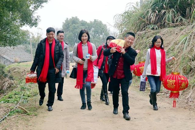 送年货的路是幸福的路