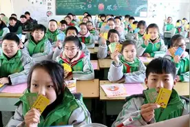 小学推广积分制，期末可申领“年终奖”视频封面