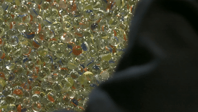 【荐读】玻璃球里的花纹怎么弄进去的？童年之谜终于解开了
