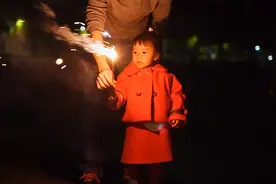 过年还没玩够，花都芙蓉嶂这里能够点起烟花，留住变淡的年味视频封面