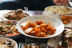 小宋家的团圆饭：拔丝地瓜寓意长长久久视频封面