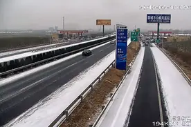 40秒丨春运返程高峰遇降雪 德商高速聊城段车流量增加160%视频封面