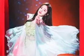 鞠婧祎又穿中国风，一袭绿色长裙真仙气图片