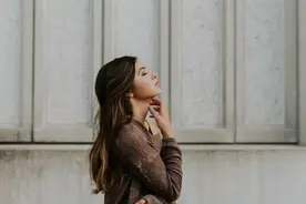 “最美大学女校长”刷屏，颜值惊呆网友：努力的人，究竟有多可怕？图片