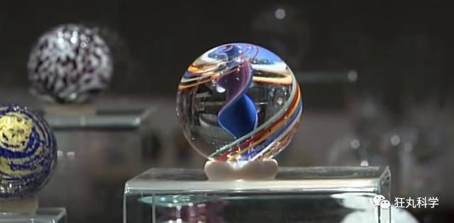 【荐读】玻璃球里的花纹怎么弄进去的？童年之谜终于解开了