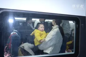 迎返程高峰 湖南开行夜间高铁视频封面