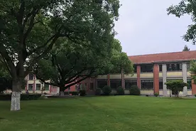 我在精神病院里谈了三个“男朋友”图片