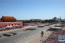 那一刻，我们光荣接受检阅图片