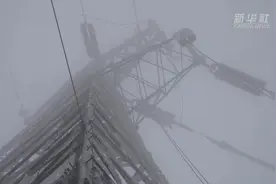 抢修保供电——他们在雨雪冰冻天气中高空作业视频封面
