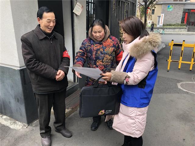 从62岁网红环卫工到社区网格员 他们坚守岗位不负春光