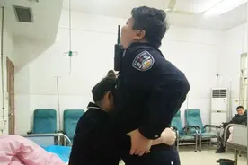 醉酒女子紧抱辅警不撒手：警察叔叔你过情人节吗？我们回家吧！视频封面