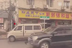 路遇女孩大哭 长沙男子关心询问遭3人殴打致死视频封面