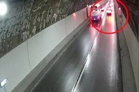 前车突变道，满客大巴紧贴墙壁疾速滑行视频封面