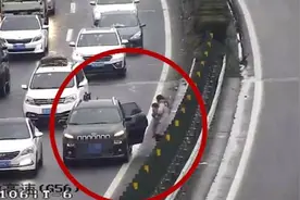 男子高速超车道停车，让妻下车给娃把尿视频封面