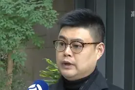 做心电图刚刚掀起上衣，竟发现医院房间内摄像头正对着自己？视频封面