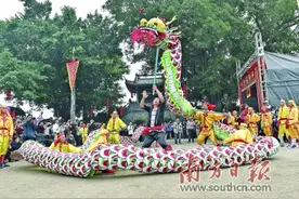 潮州龙湖：23米舞龙游千年古寨图片