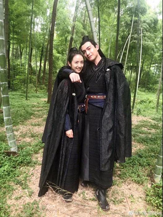《小女花不弃》嫩颜成团宠 ，37岁林依晨剧外蓝颜美男一箩筐，盘她！
