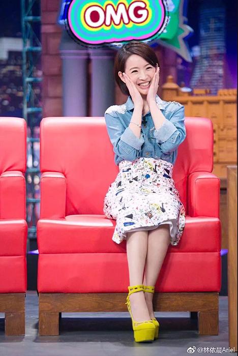 《小女花不弃》嫩颜成团宠 ，37岁林依晨剧外蓝颜美男一箩筐，盘她！