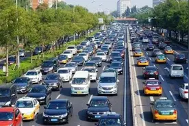 辟谣｜小型私家车6年免检……2019年新交规有六大变化？真相在这里图片