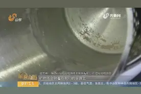 烧水壶内附着厚厚“水垢”到底是啥？对人体有害吗？一起来看看视频封面