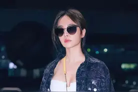 蔡依林姜黄色风琴包上面嵌黄金蛇头，这贵妇范谁都比不上！图片